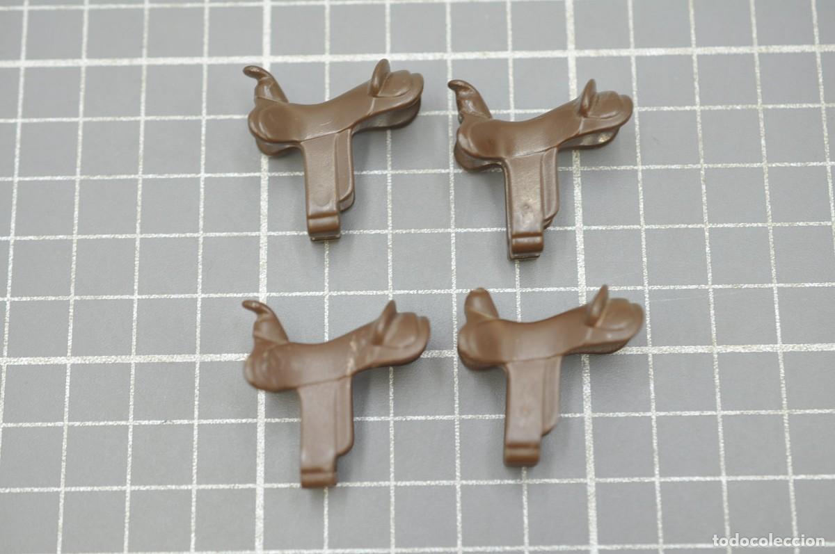 Playmobil: WSK114 Playmobil, 4 monturas (una sin agarre)