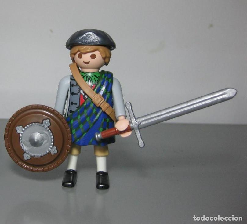 Playmobil: PLAYMOBIL ESCOCES HIGLANDER SERIE 28 AZUL SOBRE SORPRESA REF 71889