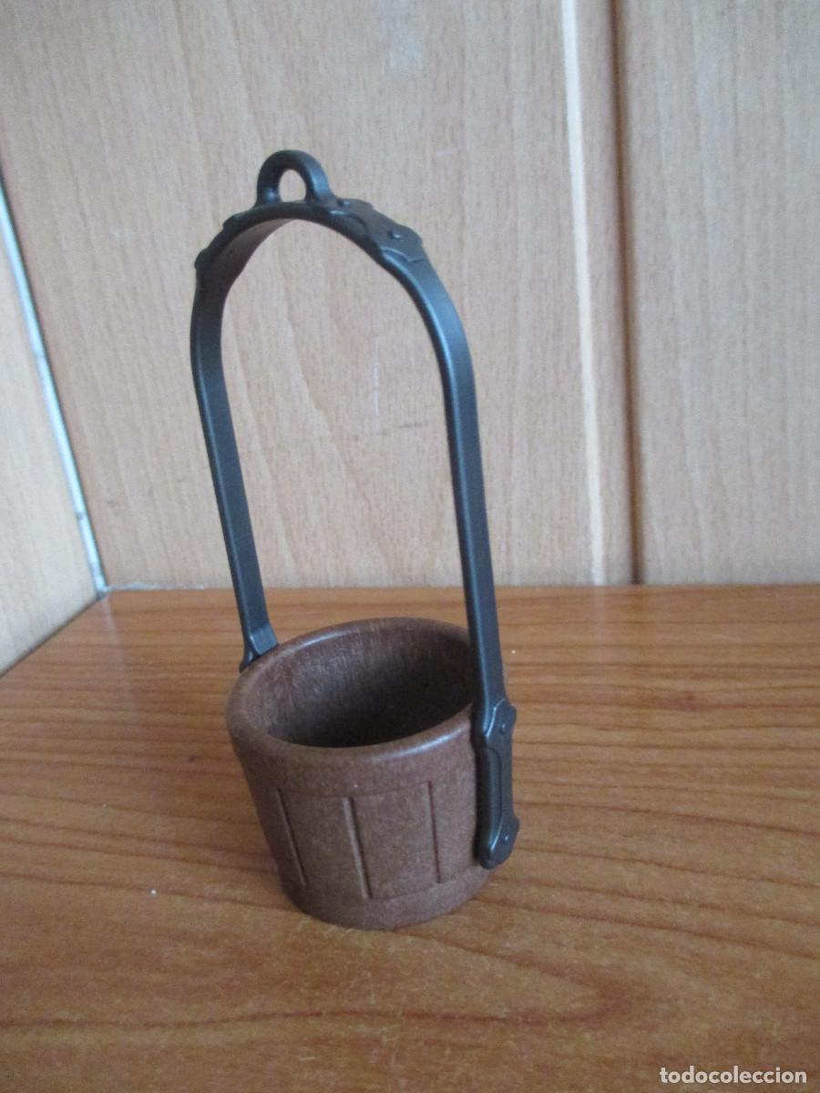 Playmobil: PLAYMOBIL : 1 CUBO MARRON GRANDE CON SU SOPORTE PARA PODER AMARRAR A LA POLEA