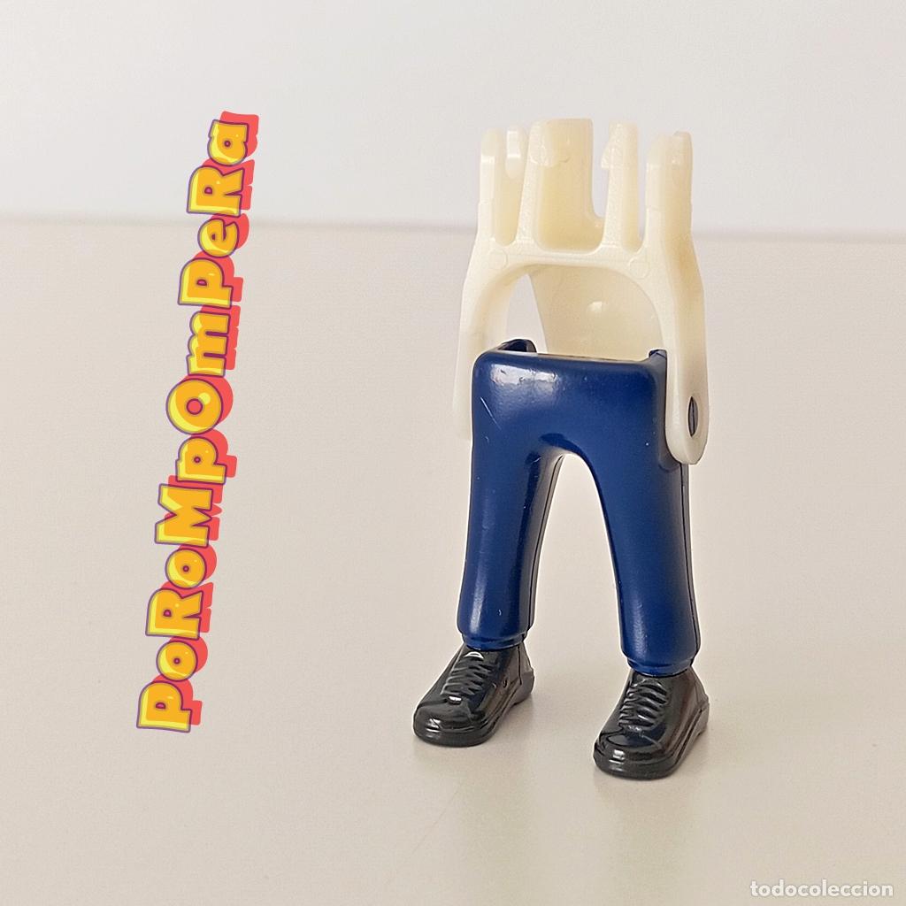 Playmobil: PLAYMOBIL pierna pantal&oacute;n azul oscuro zapatilla deportiva negra + esqueleto CUSTOM/COMPLETAR U4