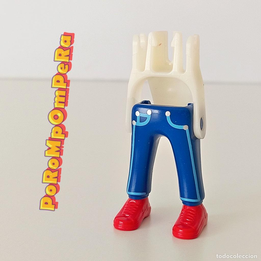 Playmobil: PLAYMOBIL pierna pantal&oacute;n azul tejano zapatilla deportiva roja + esqueleto CUSTOM/COMPLETAR U4