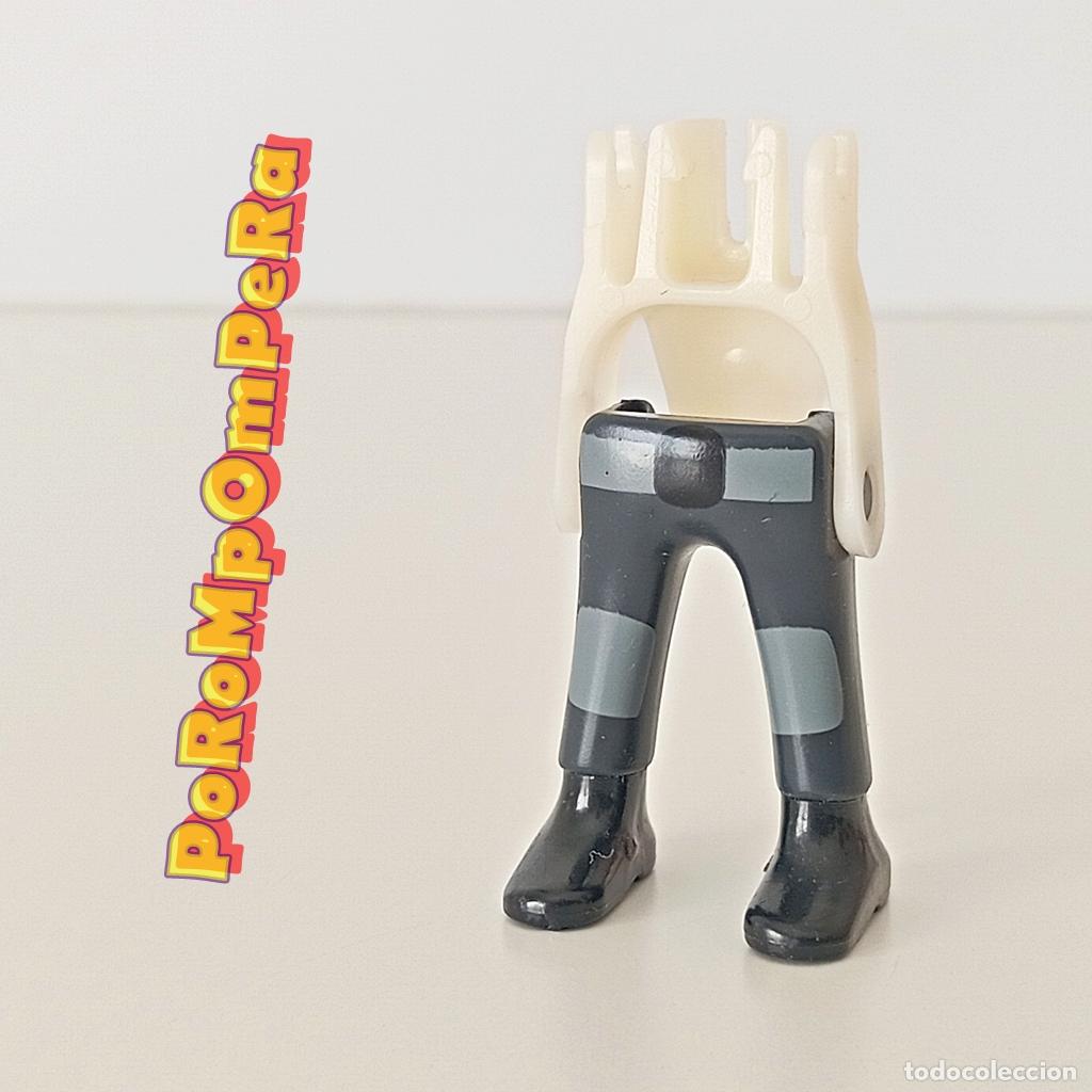 Playmobil: PLAYMOBIL pierna pantal&oacute;n gris bota alta negra + esqueleto CUSTOM/COMPLETAR U4