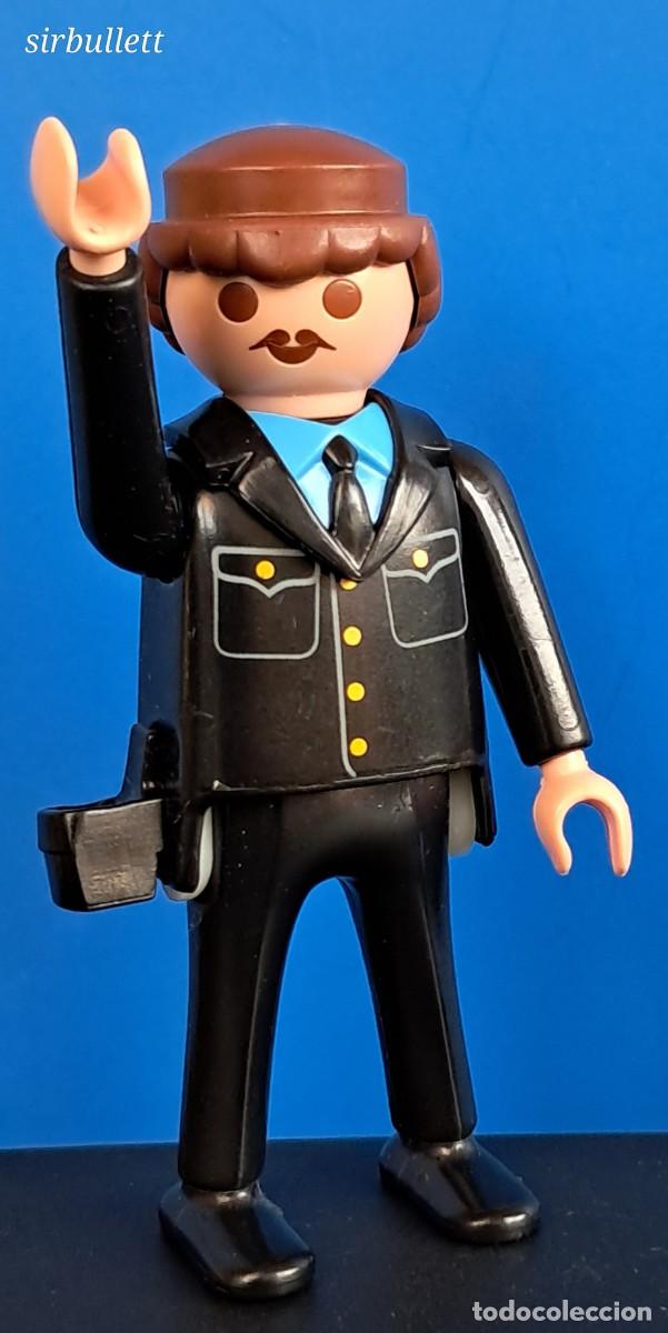 Playmobil: Figura Polic&iacute;a uniforme negro y Bigote. Playmobil