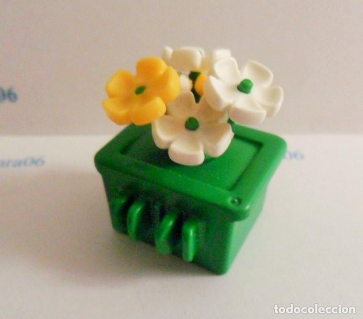 Playmobil: PLAYMOBIL P113-1 VEGETACION MACETA RECTANGULAR VERDE CON FLORES BLANCAS AMARILLAS