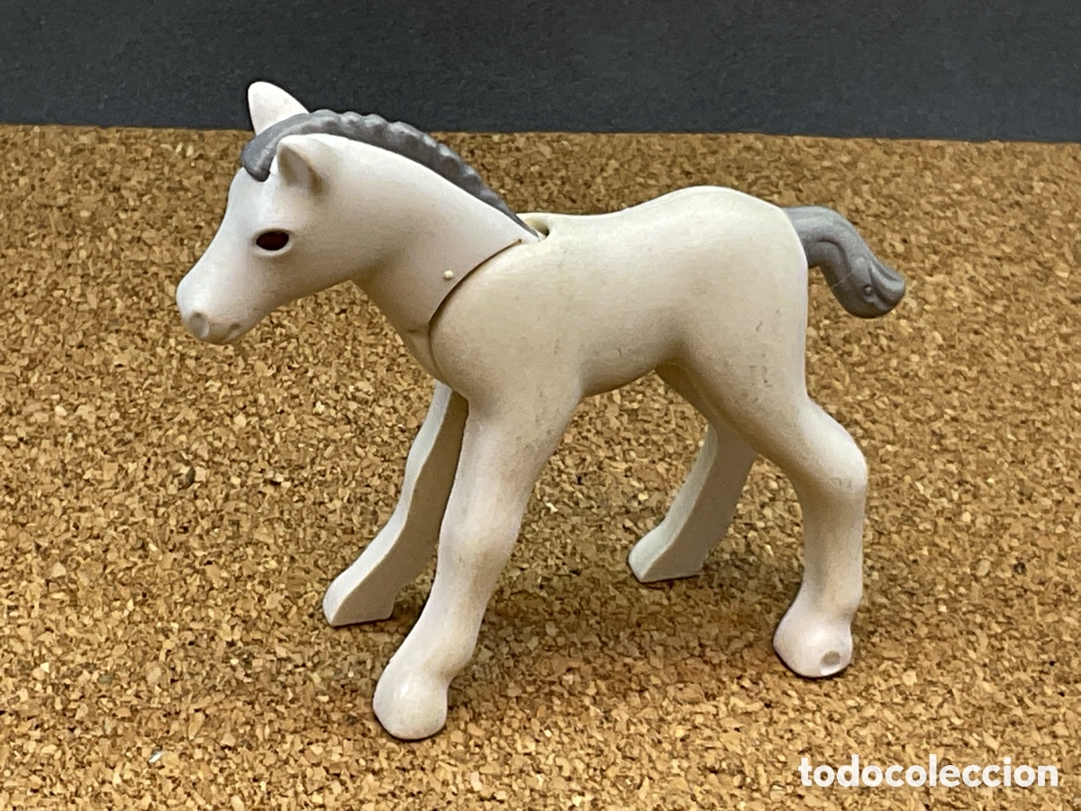 Playmobil: FIGURA PLAYMOBIL. POTRO O CRIA DE CABALLO COLOR BALNCO CON PELO GRISACEO.