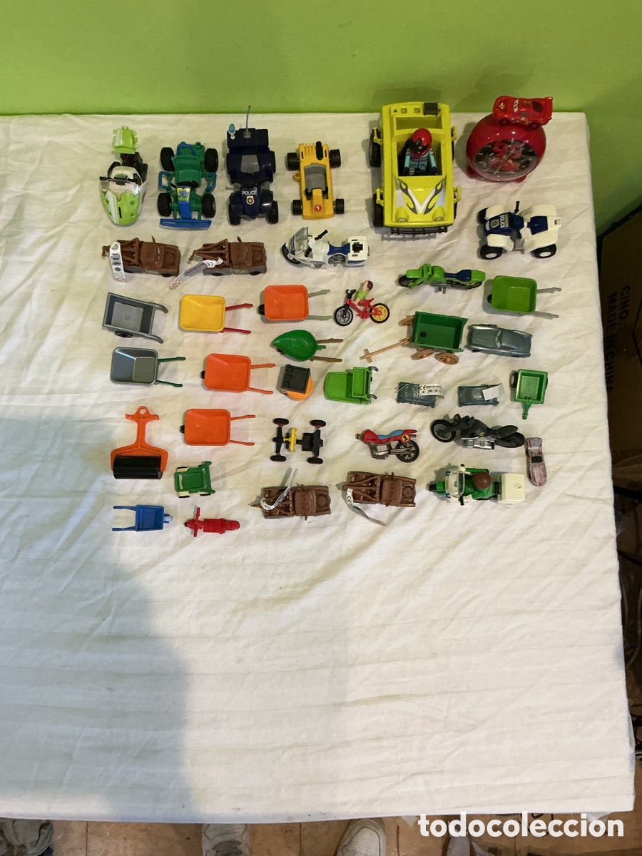 Playmobil: Lote Playmobil y otros veh&iacute;culos, motos y accesorios &ndash; REF: W-1
