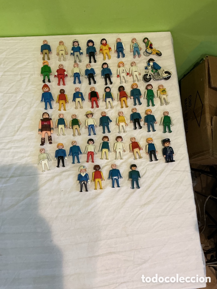 Playmobil: Lote 47 figuras Playmobil y otras, con moto y bicicleta &ndash; REF: N-1