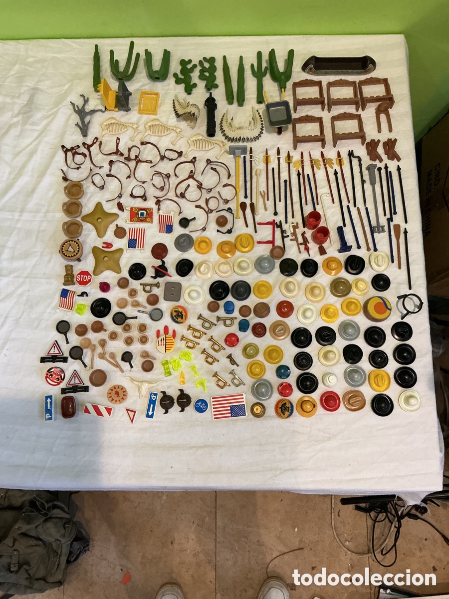 Playmobil: Lote Playmobil Oeste, sombreros, armas y accesorios &ndash; REF: M-1