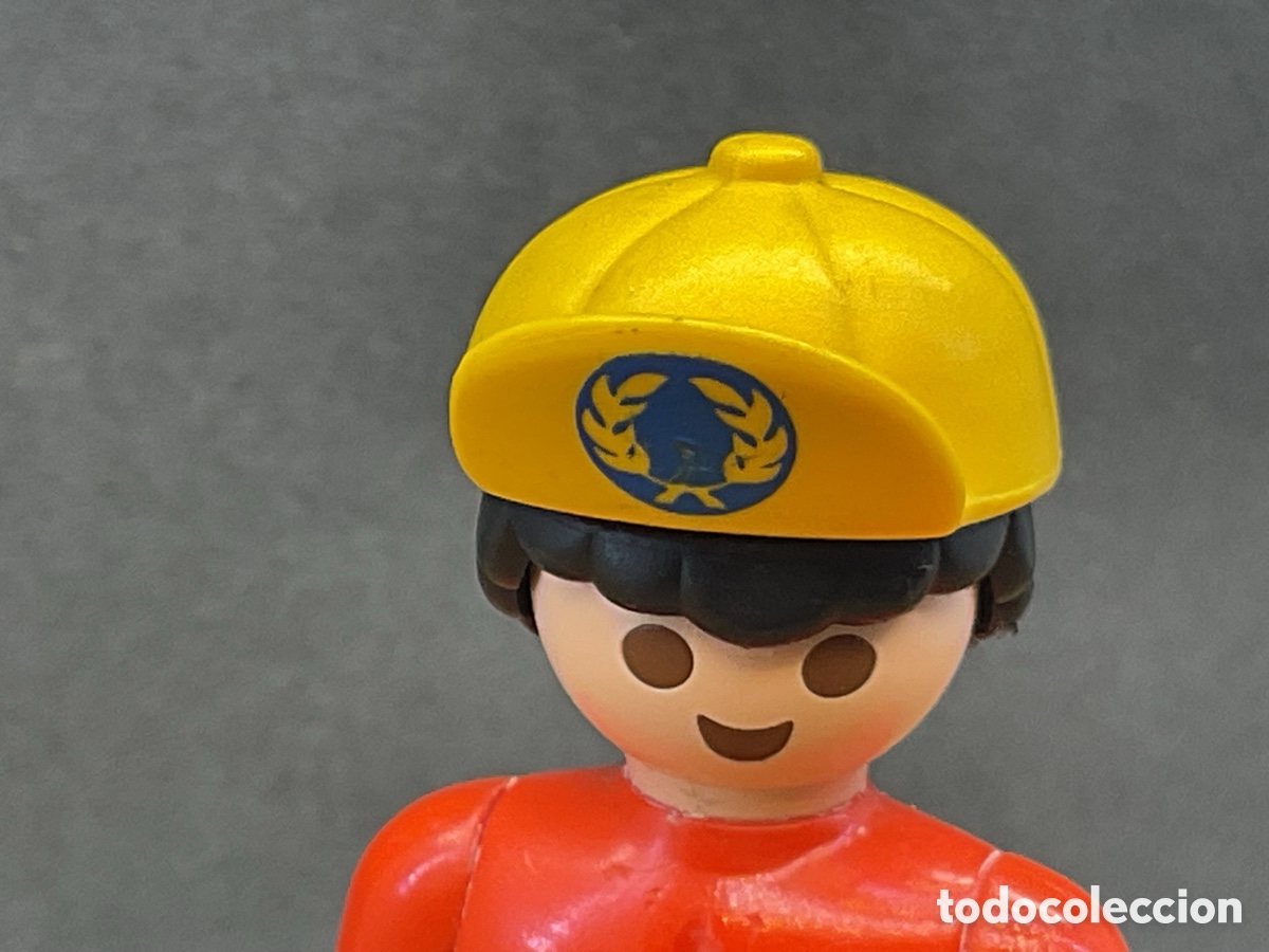 Playmobil: ACCESORIO PLAYMOBIL. GORRA AMARILLA CON VISERA LEVANTADA ADULTO. REF BEISBOL, DEPORTES, ETC