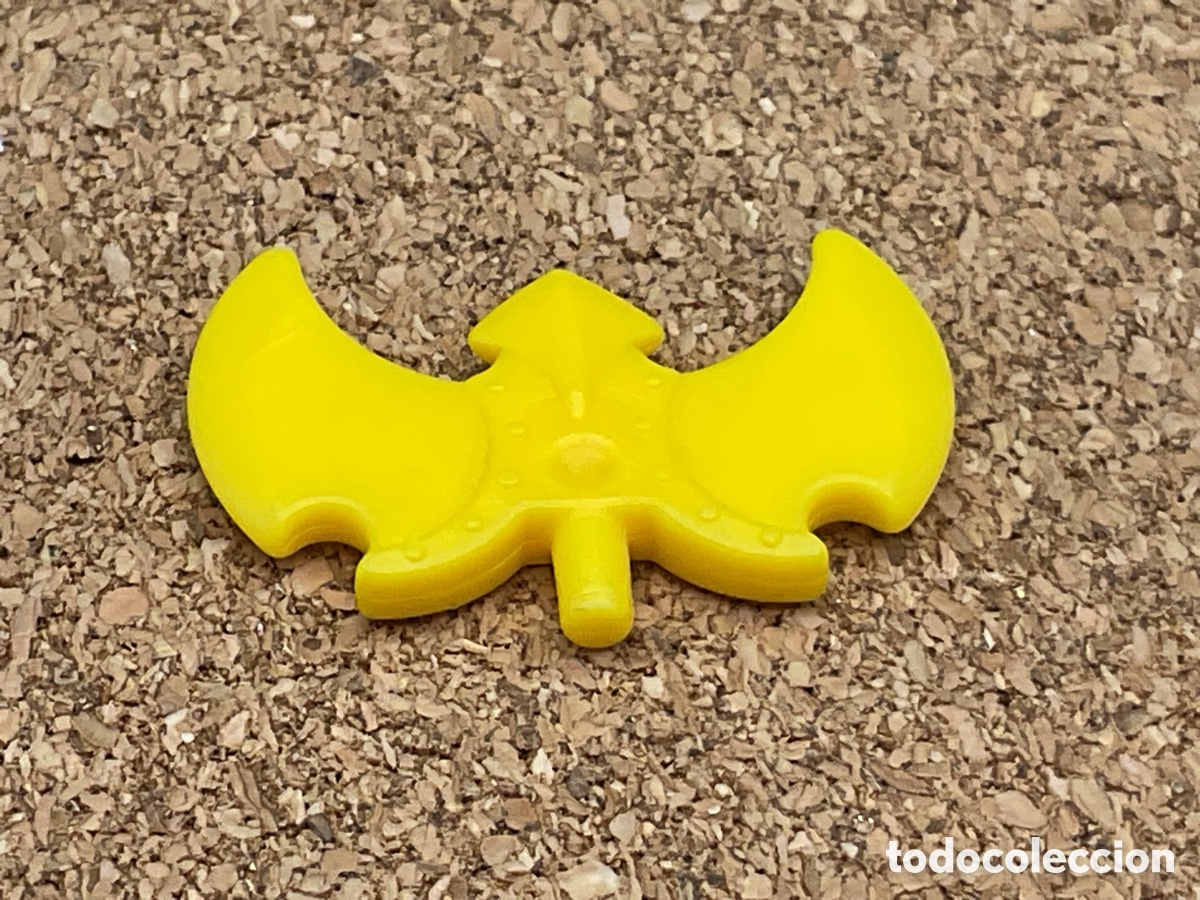 Playmobil: ACCESORIO PLAYMOBIL. ADORNO CASCO DOBLE HACHA COLOR AMARILLO. PENACHO O CRESTA.
