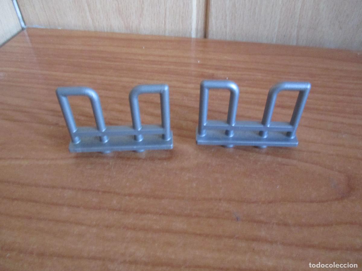 Playmobil: PLAYMOBIL : 1 LOTE 2 VALLAS GRISES , GRANJA O SIMILAR