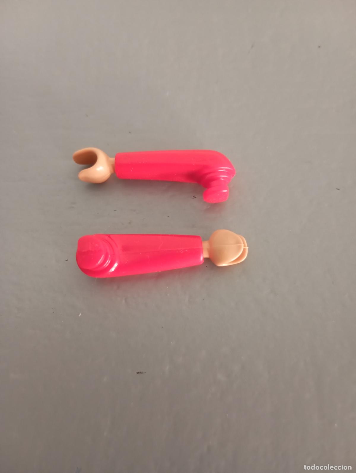 B0015 Playmobil par de brazos rojos mano tostada
