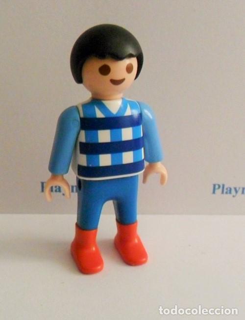 Playmobil: PLAYMOBIL P202* NI&Ntilde;OS NI&Ntilde;O JERSEY CUADROS AZULES BLANCO Y PANTALON AZUL