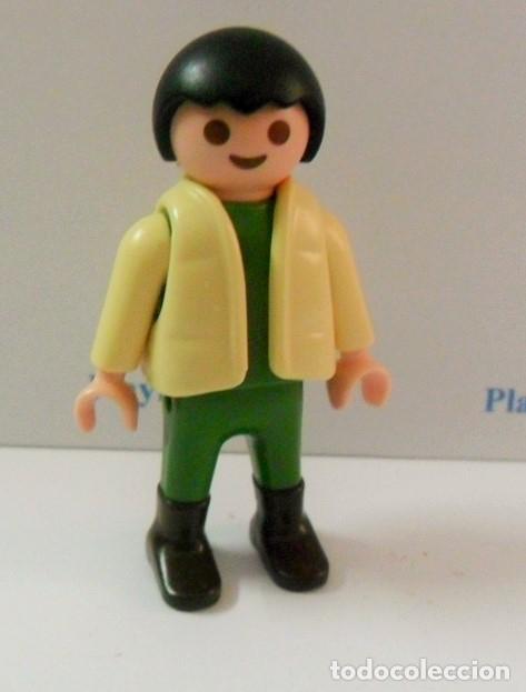 Playmobil: PLAYMOBIL P203 * NI&Ntilde;O CHAQUETA AMARILLA PANTALON VERDE