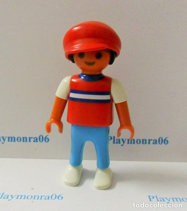 Playmobil: PLAYMOBIL P205 * FIGURA NI&Ntilde;O CON GORRA VESTUARIO DE VERANO