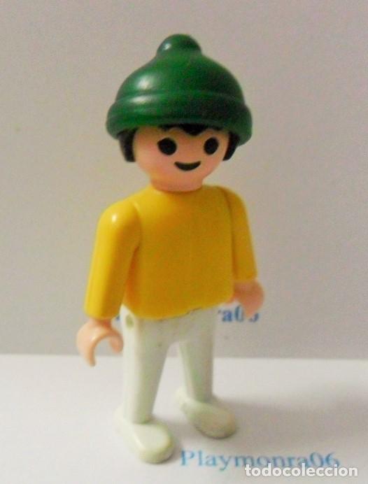 Playmobil: PLAYMOBIL P205 * FIGURA NI&Ntilde;O CON GORRA Y VESTUARIO INVIERNO