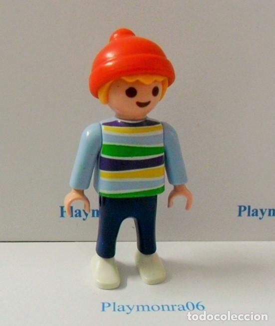 Playmobil: PLAYMOBIL P205 * FIGURA NI&Ntilde;O CON GORRA Y VESTUARIO INVIERNO
