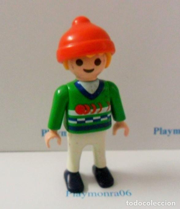 Playmobil: PLAYMOBIL P205 * FIGURA NI&Ntilde;O CON GORRA Y VESTUARIO INVIERNO