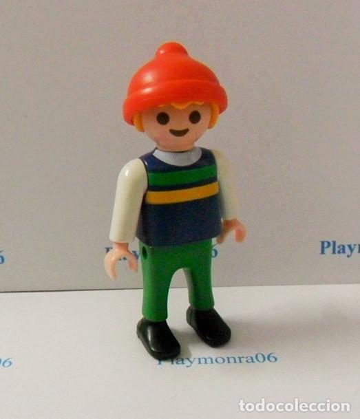 Playmobil: PLAYMOBIL P205 * FIGURA NI&Ntilde;O CON GORRA Y VESTUARIO INVIERNO