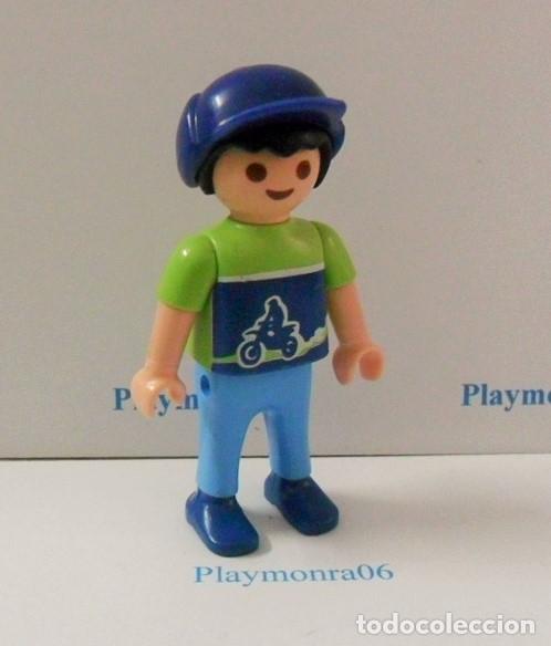 Playmobil: PLAYMOBIL P205 * FIGURA NI&Ntilde;O CON GORRA Y VESTUARIO VERANO
