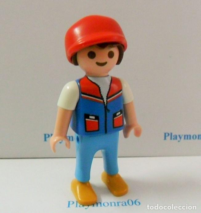 Playmobil: PLAYMOBIL P205 * FIGURA NI&Ntilde;O CON GORRA Y VESTUARIO NEGRO