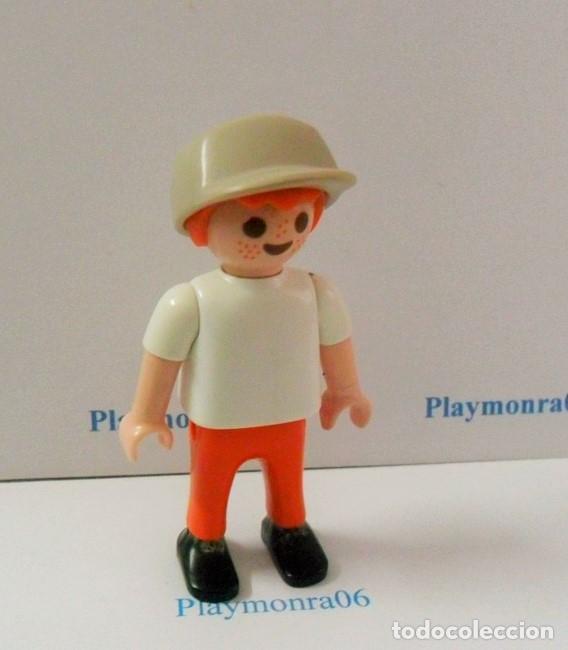 Playmobil: PLAYMOBIL P205 * FIGURA NI&Ntilde;O CON GORRA Y VESTUARIO VERANO