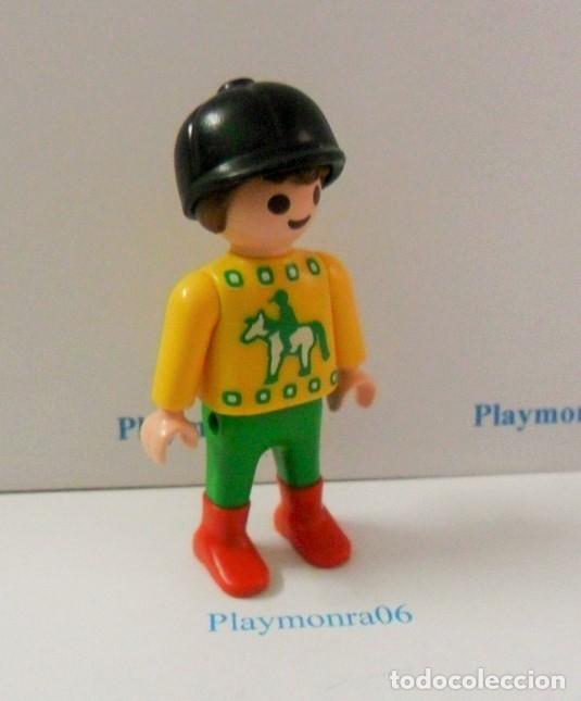 Playmobil: PLAYMOBIL P205 * FIGURA NI&Ntilde;O CON GORRA Y VESTUARIO DEPORTIVO
