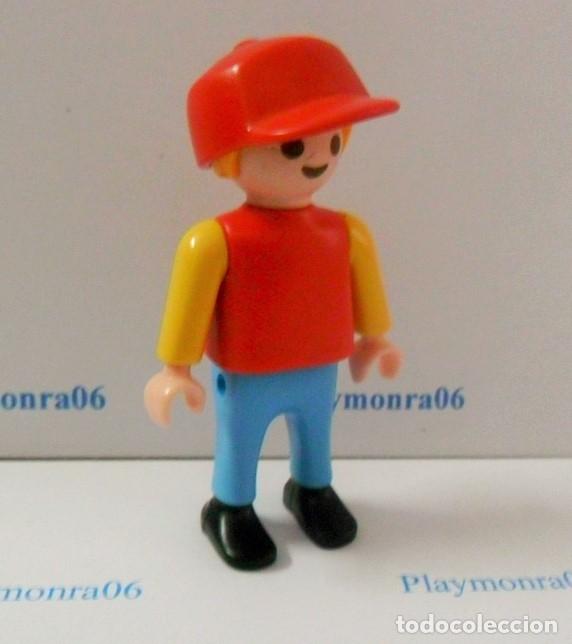 Playmobil: PLAYMOBIL P205 * FIGURA NI&Ntilde;O CON GORRA Y VESTUARIO VERANO