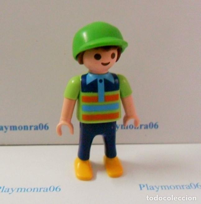 Playmobil: PLAYMOBIL P205 * FIGURA NI&Ntilde;O CON GORRA Y VESTUARIO VERANO