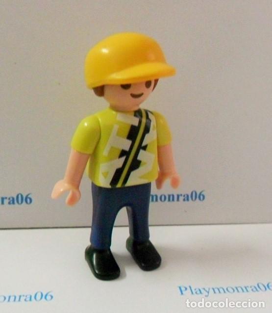 Playmobil: PLAYMOBIL P205 * FIGURA NI&Ntilde;O CON GORRA Y VESTUARIO VERANO