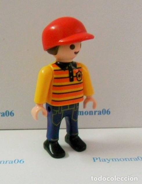 Playmobil: PLAYMOBIL P205 * FIGURA NI&Ntilde;O CON GORRA Y VESTUARIO INVIERNO