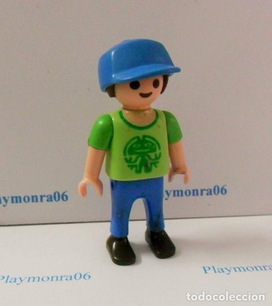 Playmobil: PLAYMOBIL P205 * FIGURA NI&Ntilde;O CON GORRA Y VESTUARIO VERANO