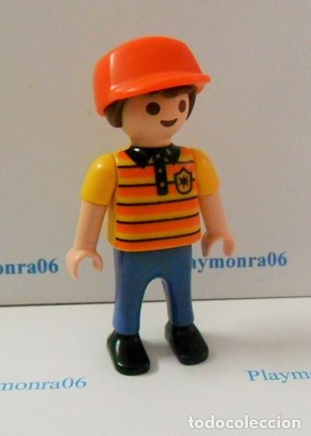 Playmobil: PLAYMOBIL P205 * FIGURA NI&Ntilde;O CON GORRA Y VESTUARIO VERANO