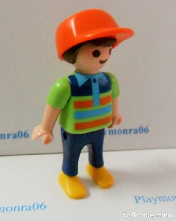Playmobil: PLAYMOBIL P205 * FIGURA NI&Ntilde;O CON GORRA Y VESTUARIO VERANO