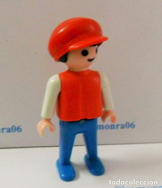 Playmobil: PLAYMOBIL P205 * FIGURA NI&Ntilde;O CON GORRA Y VESTUARIO VERANO