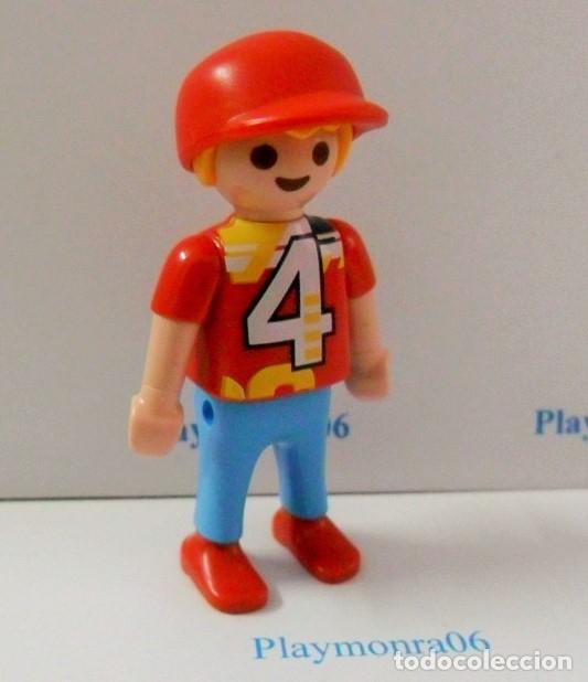 Playmobil: PLAYMOBIL P205 * FIGURA NI&Ntilde;O CON GORRA Y VESTUARIO VERANO