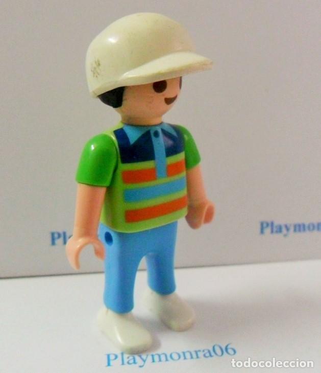 Playmobil: PLAYMOBIL P205 * FIGURA NI&Ntilde;O CON GORRA Y VESTUARIO VERANO