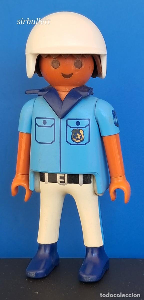 Playmobil: Figura Polic&iacute;a con Casco. Playmobil