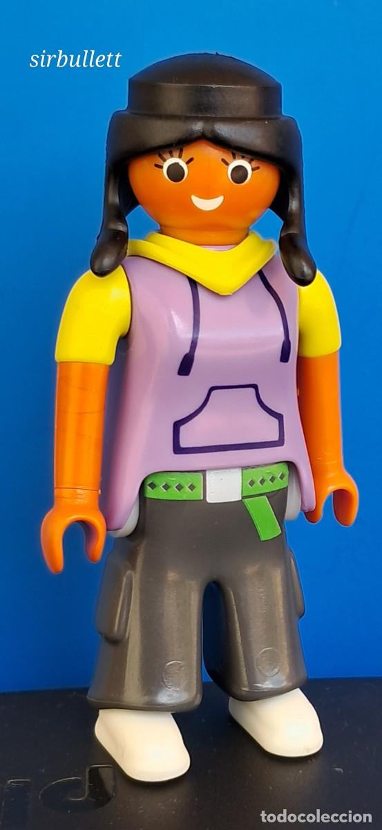 Playmobil: Figura Mujer Sudadera Pantalones anchos. Playmobil.
