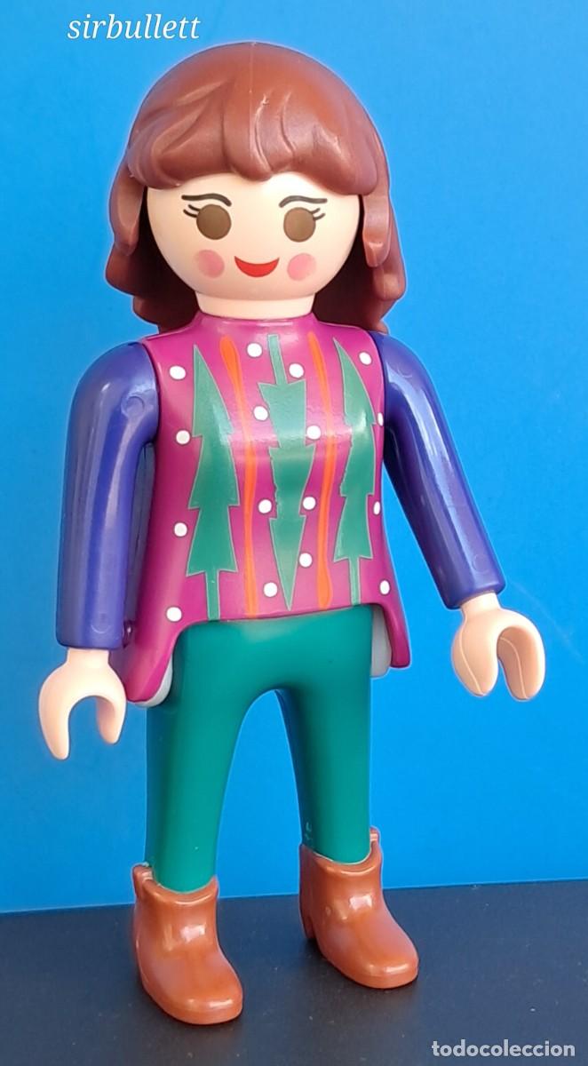 Playmobil: Figura Mujer con jersey Navide&ntilde;o. Playmobil.