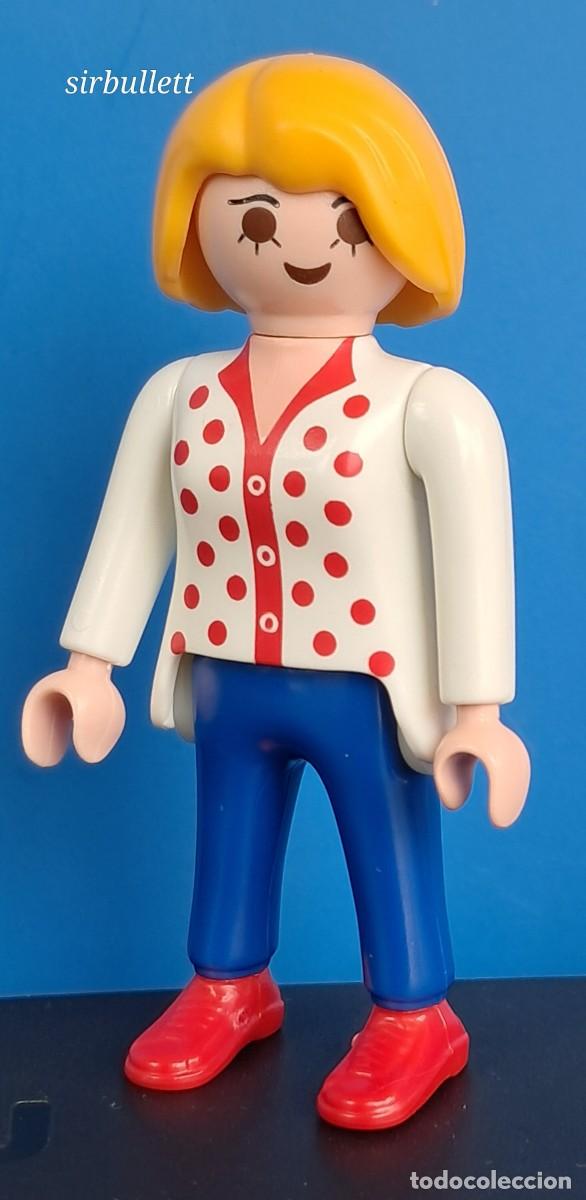 Playmobil: Figura Mujer Camisa Lunares Rojos. Playmobil.