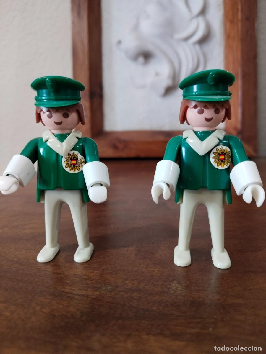 Playmobil: Pareja de Clicks Famobil Agentes Tr&aacute;fico Escudo y gorra &Aacute;guila de San Juan. Geobra 1974