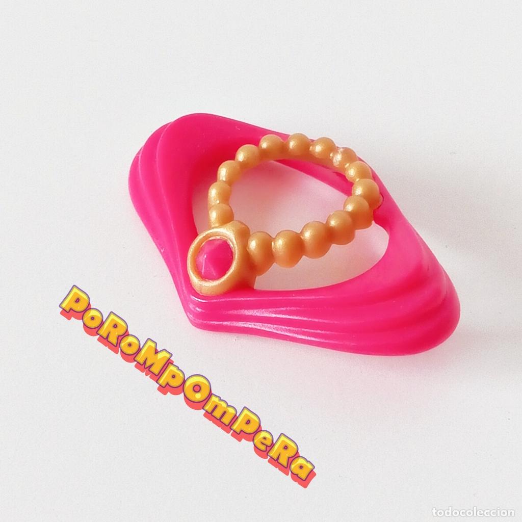 Playmobil: PLAYMOBIL pa&ntilde;uelo rosa oscuro hombro con collar dorado dama victorian hombrera chal vestido D9