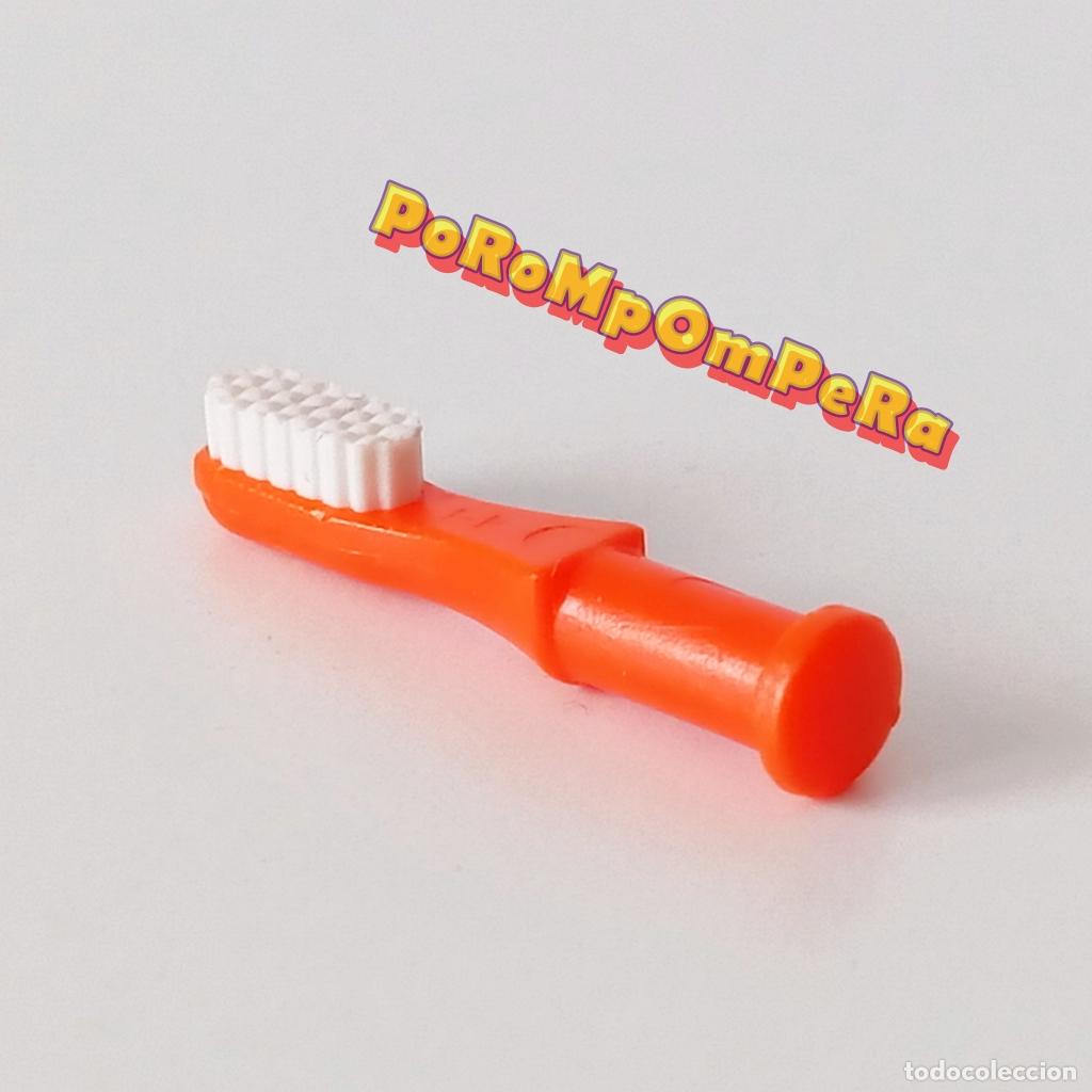Playmobil: PLAYMOBIL cepillo de dientes naranja limpieza dental cuarto de ba&ntilde;o accesorio dentista D7