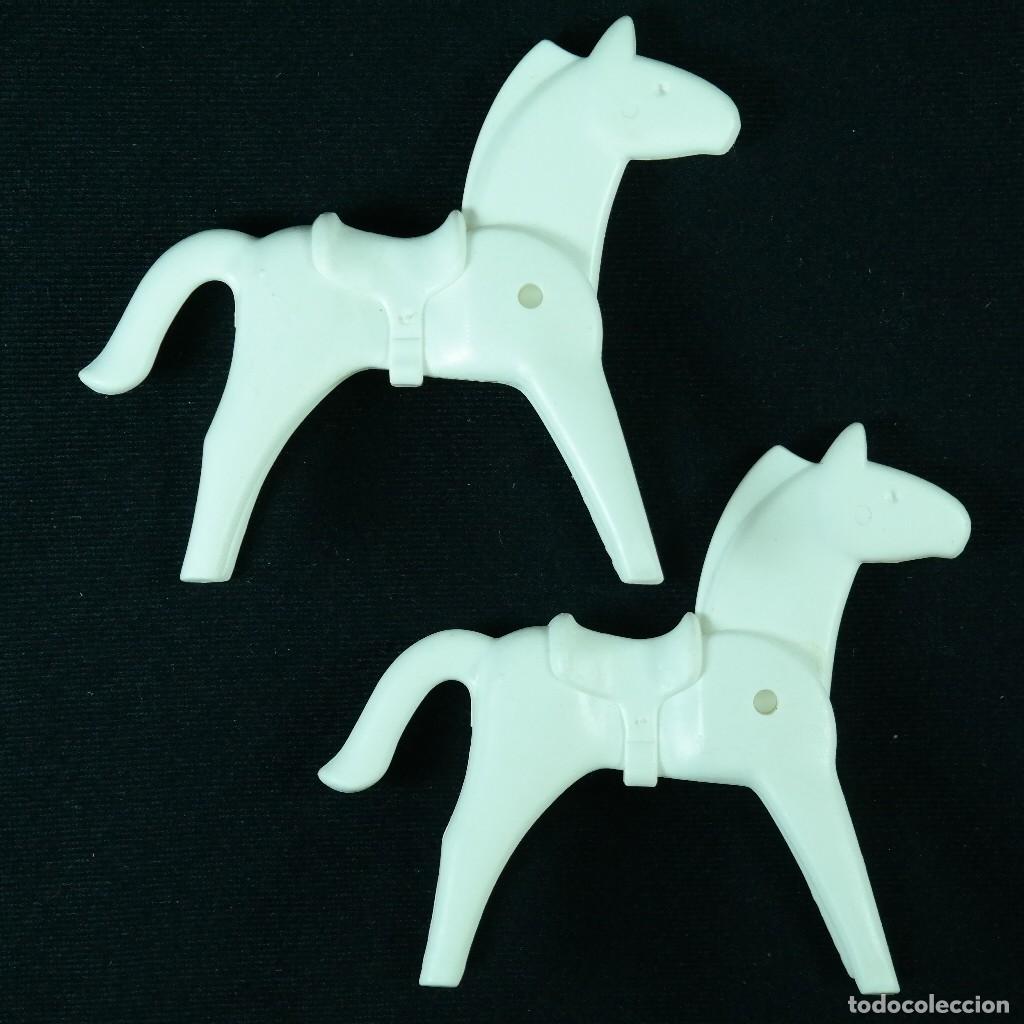 Playmobil: Playmobil dos caballos totalmente blancos con sillas fjas ☼