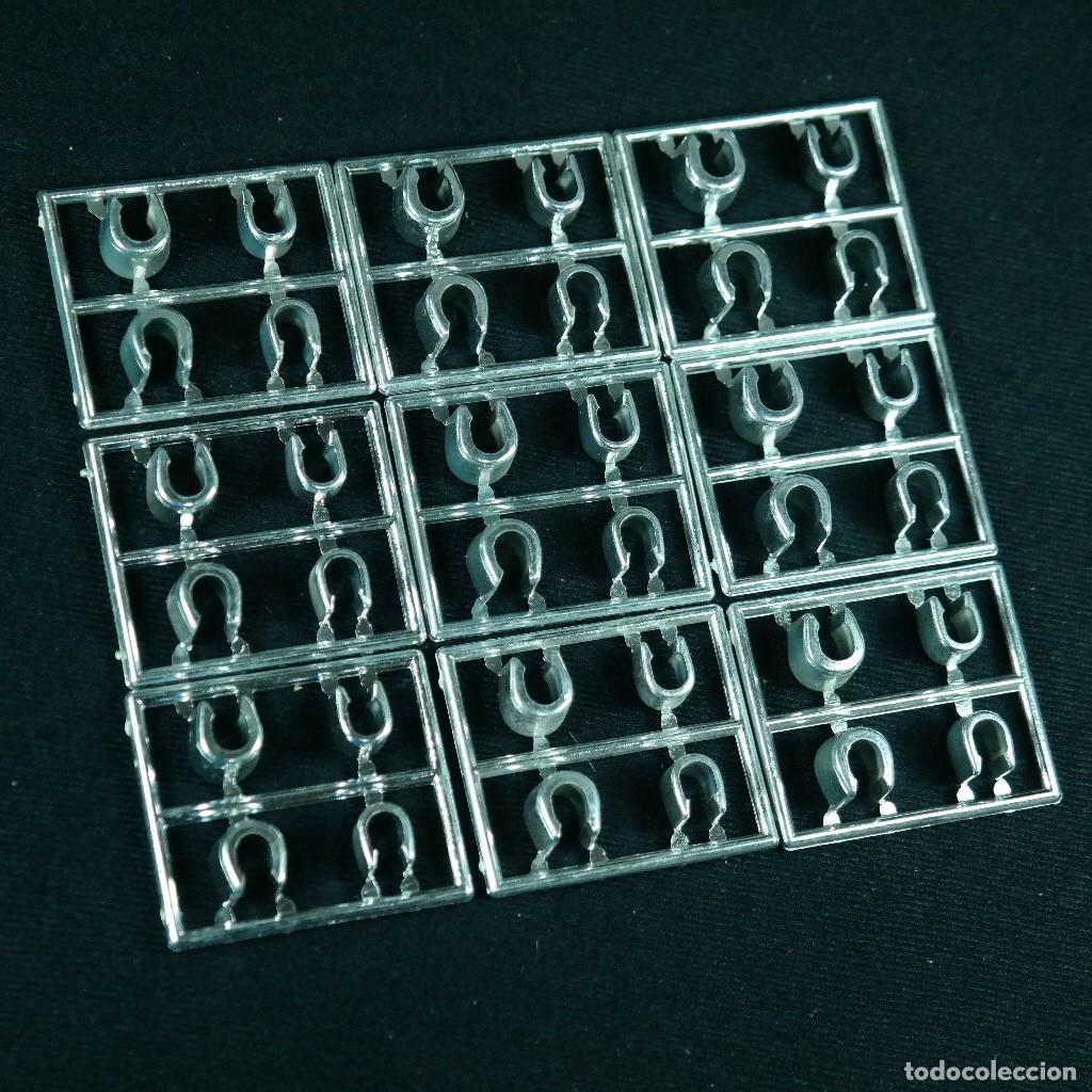 Playmobil: Playmobil pu&ntilde;os y tobilleras cromadas en excelente estado ☼