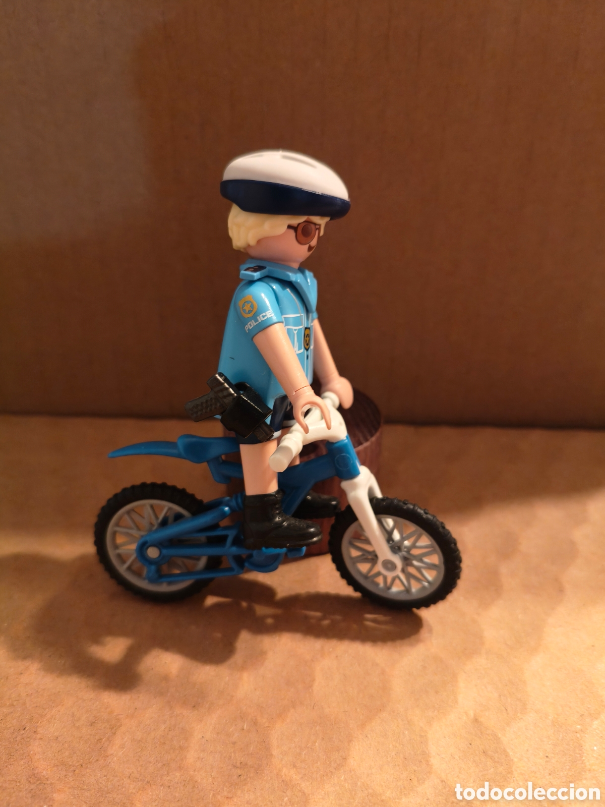 Playmobil: Figura Playmobil polic&iacute;a en bici