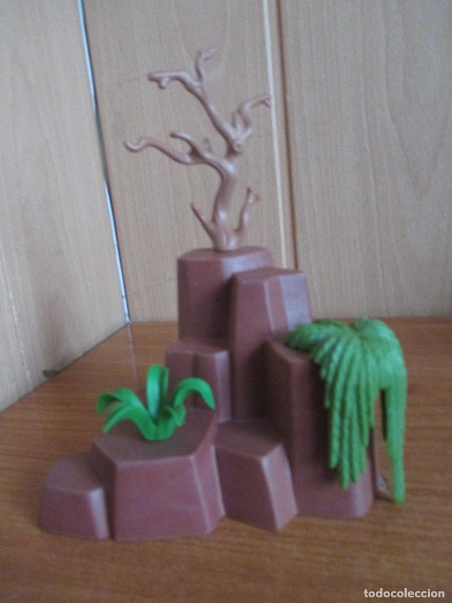 Playmobil: PLAYMOBIL : 1 ROCA O PARTE MONTA&Ntilde;A CON ARBOL SECO Y VEGETACION