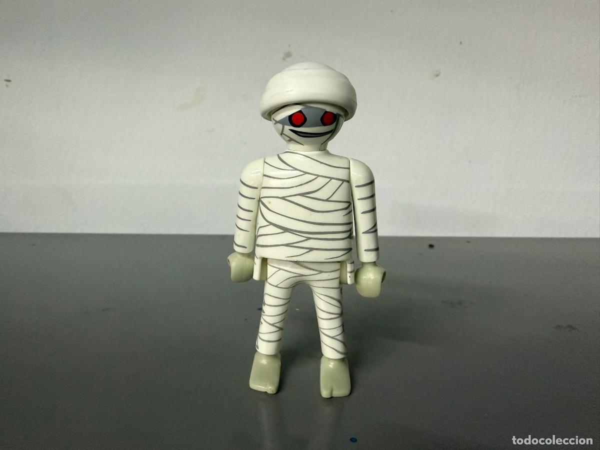 Playmobil: PLAYMOBIL figura momia o hombre despues de pi&ntilde;azo en coche, halloween -mix21