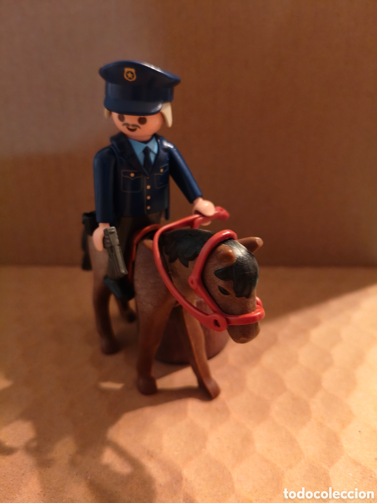 Playmobil: Figura Playmobil polic&iacute;a a caballo